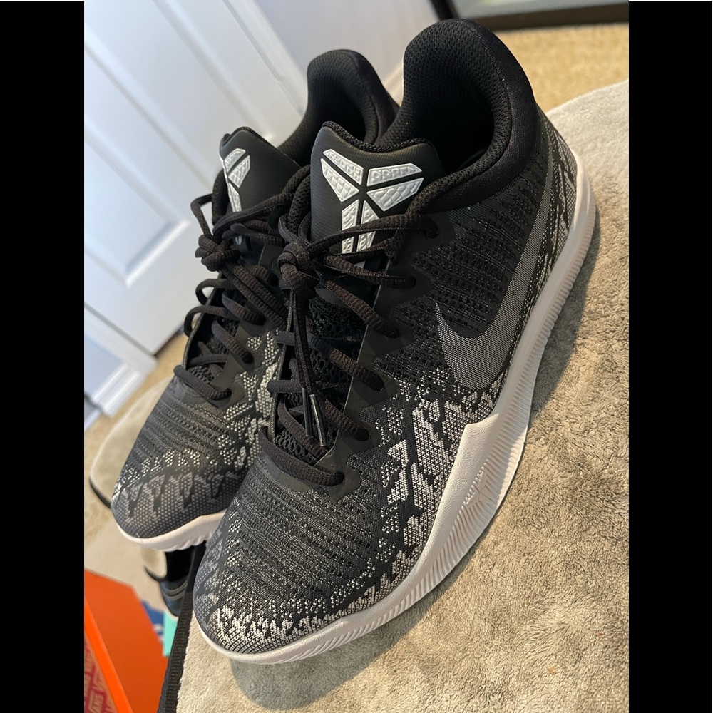 Mamba Rage! (NWOT) Men’s sz9